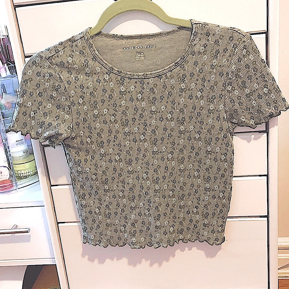 AE Lettuce Hem Floral Baby Crop Tee 💚